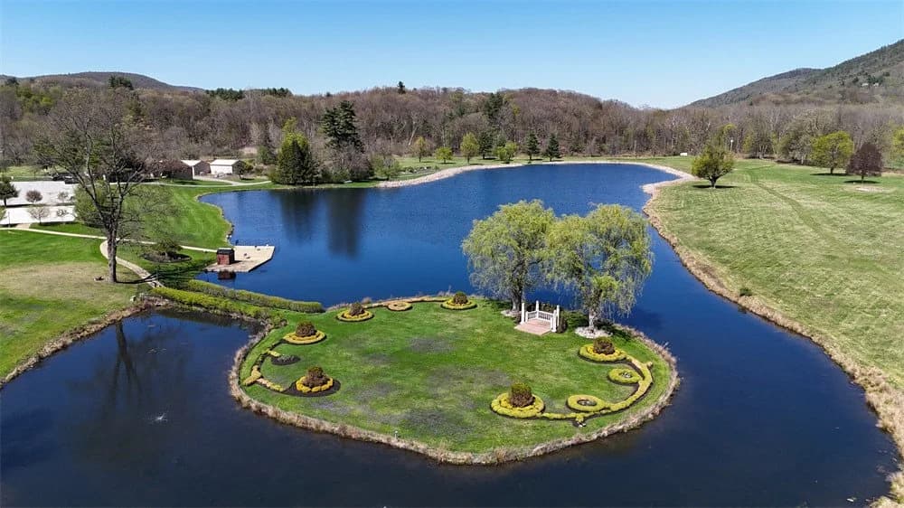 Heart island lake